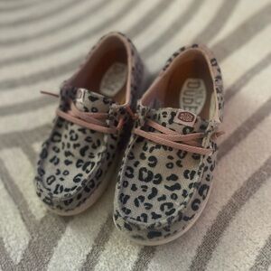 💕 Girls Hey Dude Wendy Youth Funk Leopard Cream & Pink Shoes
